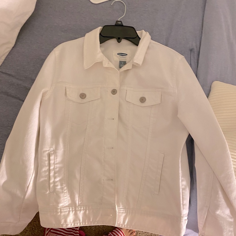 Old Navy white Jacket 😇😍